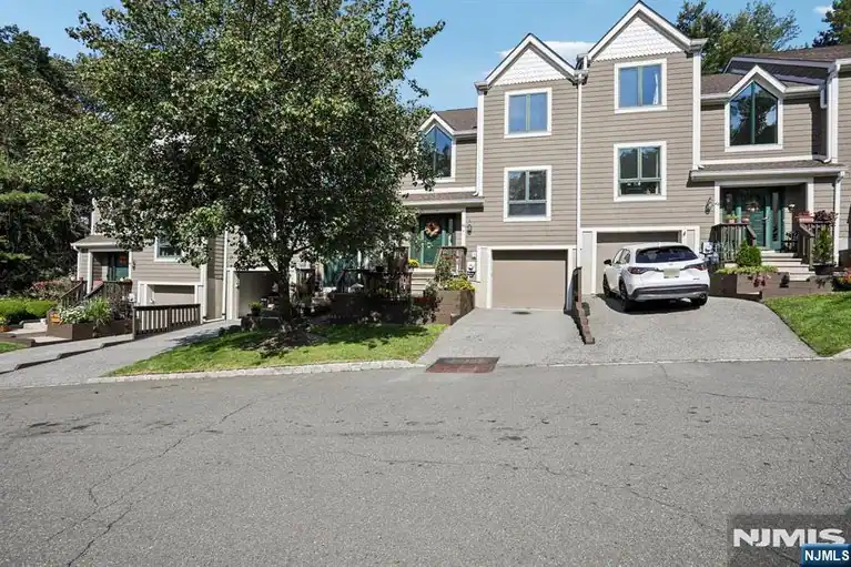 45 Mill Pond Road, Woodland Park, NJ 07424