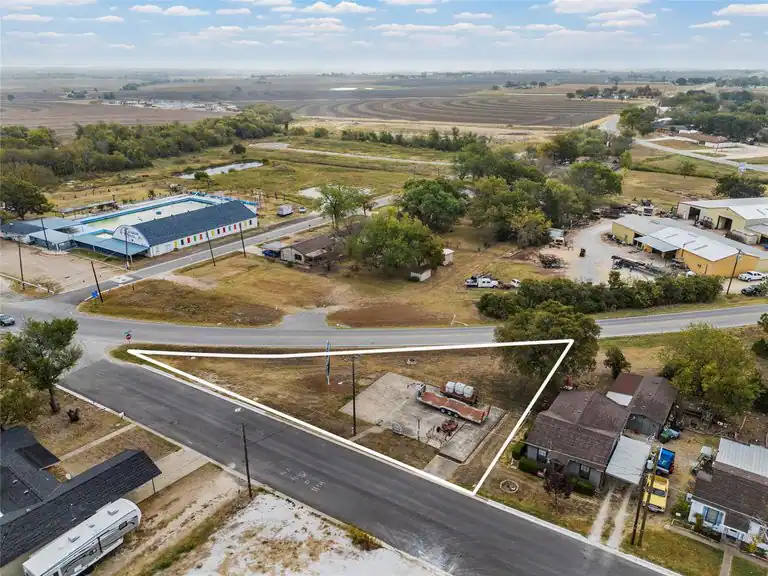 312 E Columbus Street, West, TX 76691
