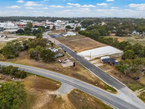312 E Columbus Street, West, TX 76691 — photo 2