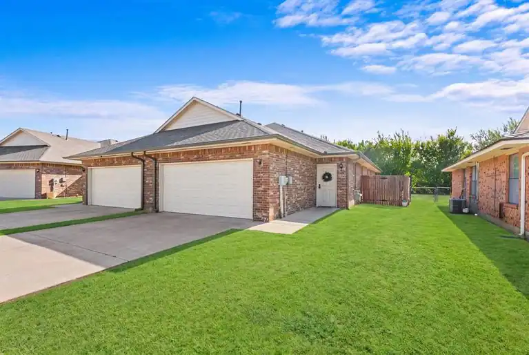 110 Barrett Place #108 & 110, Edmond, OK 73003