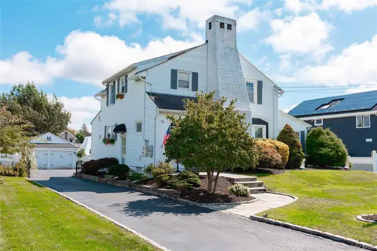 53 Mowbray Avenue, Bay Shore, NY 11706