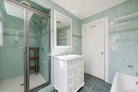 53 Mowbray Avenue, Bay Shore, NY 11706 — photo 15