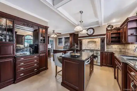 53 Mowbray Avenue, Bay Shore, NY 11706 — photo 4