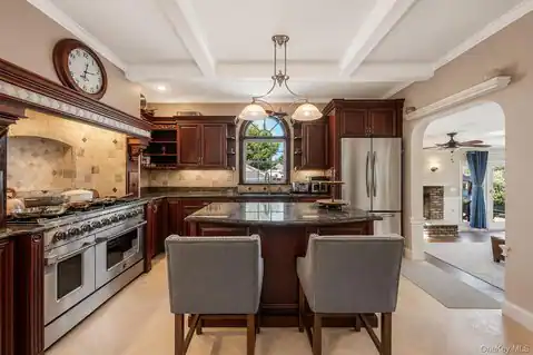 53 Mowbray Avenue, Bay Shore, NY 11706 — photo 5
