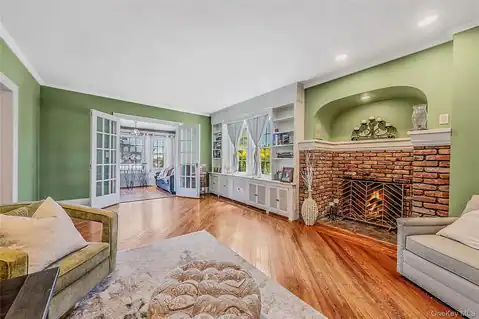 53 Mowbray Avenue, Bay Shore, NY 11706 — photo 8