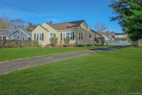 425 Old Shipyard Lane, Southold, NY 11971 — photo 2