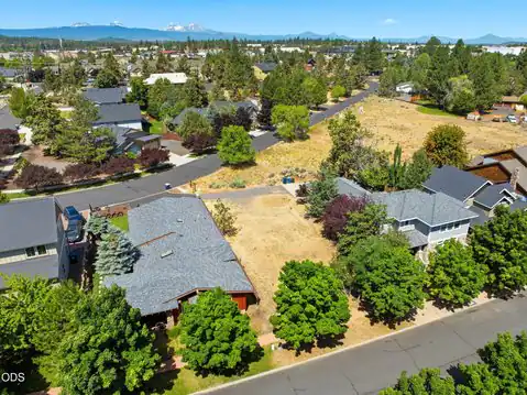 63213 Logan Avenue, Bend, OR 97701 — photo 2