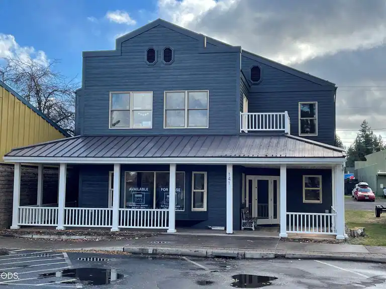 141 W Main Avenue #101, Sisters, OR 97759