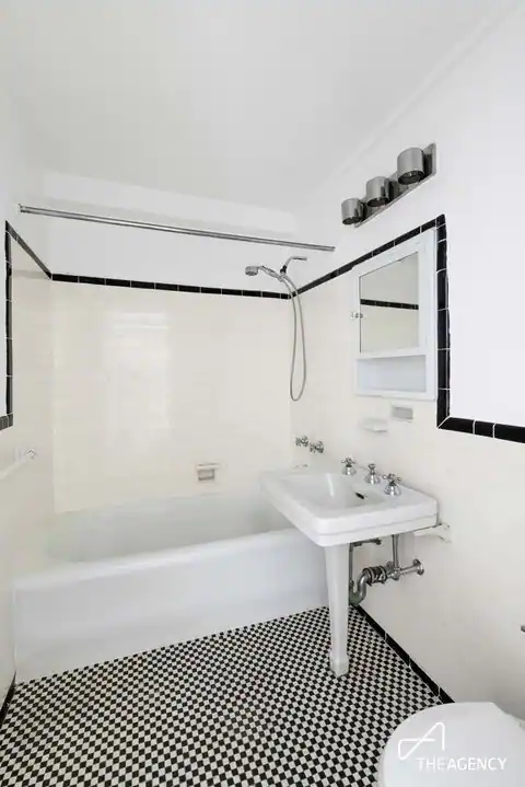 433 West 34th Street #10F, Manhattan, NY 10001 — photo 8