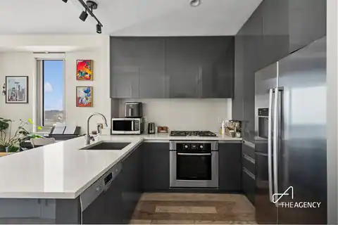 44-15 Purves Street #15C, Queens, NY 11101 — photo 3