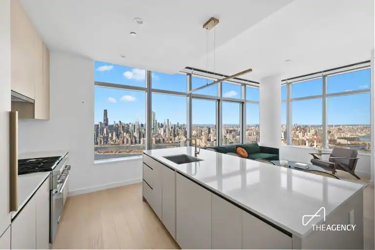 3 Court Square #PH302, Queens, NY 11101