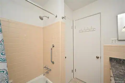 2820 Woodslee Drive #405, Royal Oak, MI 48073 — photo 18