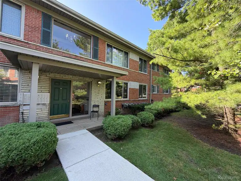 946 N Adams Road #3, Birmingham, MI 48009