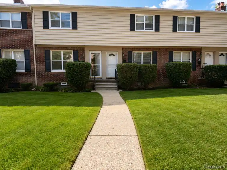 3352 Coolidge Highway #11, Royal Oak, MI 48073