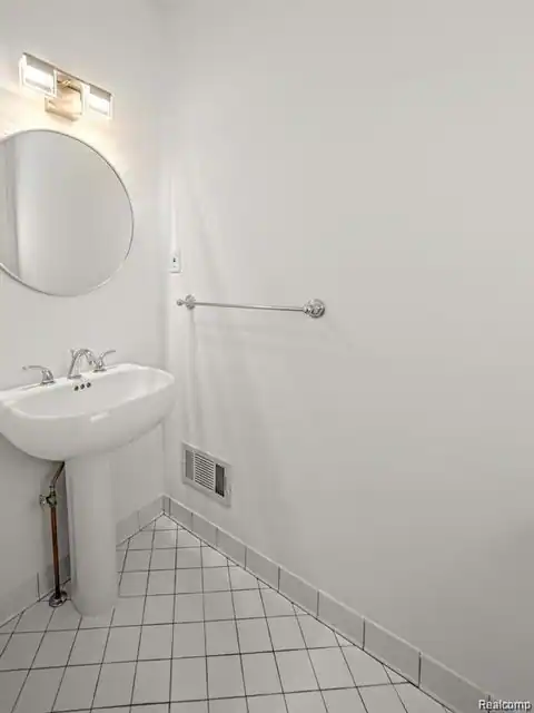 3879 CARRIAGE Road, Bloomfield Hills, MI 48301 — photo 17
