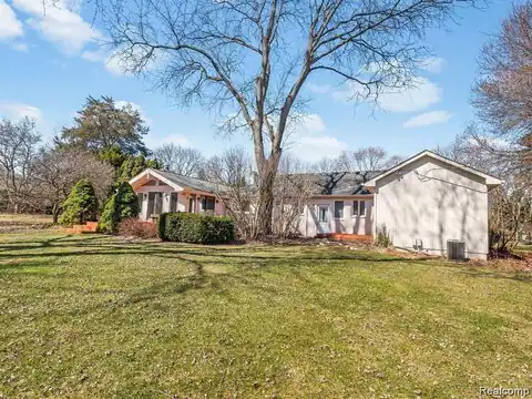 3879 CARRIAGE Road, Bloomfield Hills, MI 48301 — photo 32