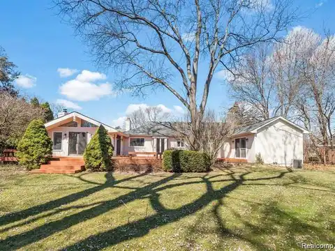 3879 CARRIAGE Road, Bloomfield Hills, MI 48301 — photo 33