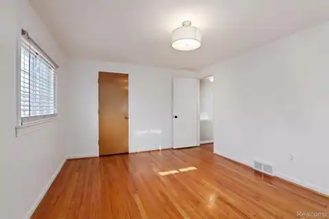 2626 Glenview Avenue, Royal Oak, MI 48073 — photo 10
