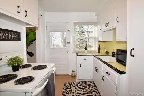 1515 W FARNUM Avenue, Royal Oak, MI 48067 — photo 10