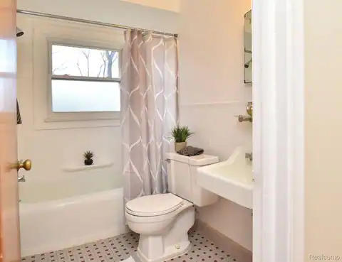 1515 W FARNUM Avenue, Royal Oak, MI 48067 — photo 15