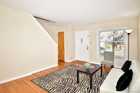 1515 W FARNUM Avenue, Royal Oak, MI 48067 — photo 2