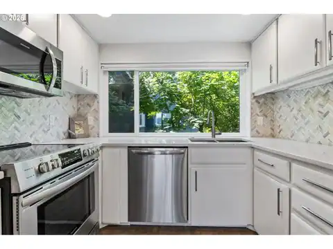 118 N HAYDEN BAY DR, Portland, OR 97217 — photo 12