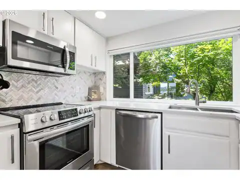 118 N HAYDEN BAY DR, Portland, OR 97217 — photo 13