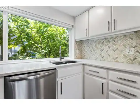 118 N HAYDEN BAY DR, Portland, OR 97217 — photo 14