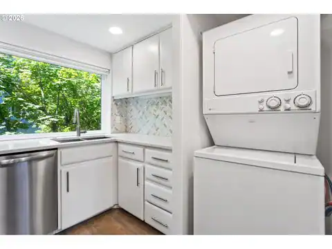 118 N HAYDEN BAY DR, Portland, OR 97217 — photo 15