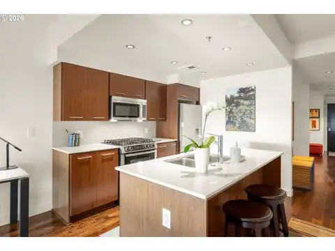 1310 NW NAITO PKWY #200, Portland, OR 97209 — photo 6