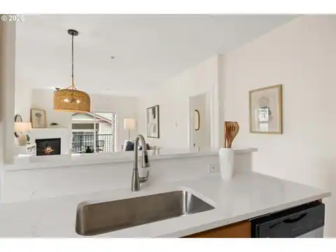 590 NW LOST SPRINGS TER #401, Portland, OR 97229 — photo 10