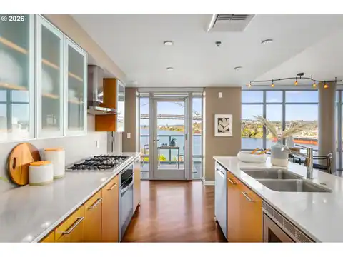 1310 NW NAITO PKWY #701, Portland, OR 97209 — photo 8