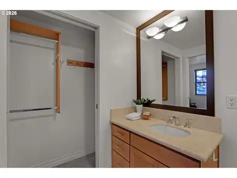 2454 NW WESTOVER RD #A-303, Portland, OR 97210 — photo 11