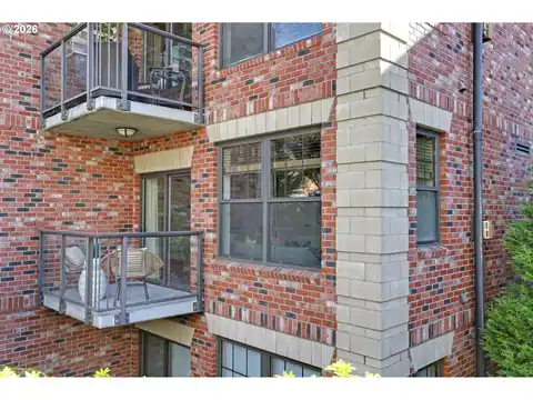 2454 NW WESTOVER RD #A-303, Portland, OR 97210 — photo 17
