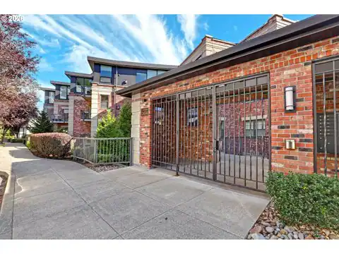 2454 NW WESTOVER RD #A-303, Portland, OR 97210 — photo 2