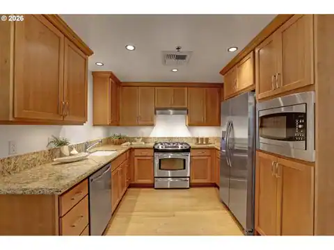 2454 NW WESTOVER RD #A-303, Portland, OR 97210 — photo 6