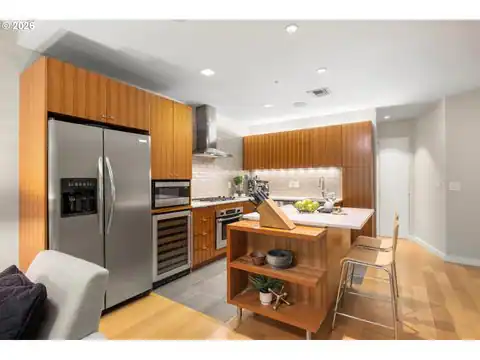 819 S PENNOYER ST, Portland, OR 97239 — photo 10