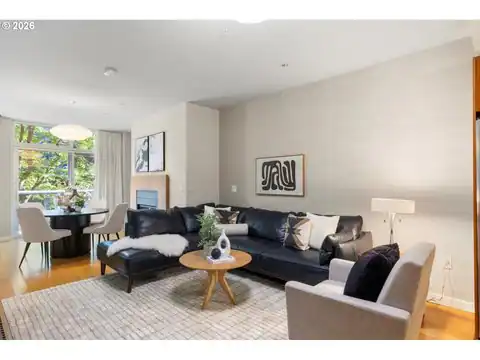 819 S PENNOYER ST, Portland, OR 97239 — photo 13