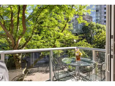 819 S PENNOYER ST, Portland, OR 97239 — photo 17