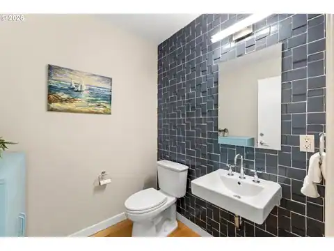 819 S PENNOYER ST, Portland, OR 97239 — photo 18