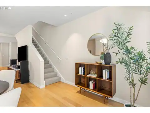 819 S PENNOYER ST, Portland, OR 97239 — photo 19
