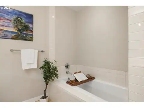 819 S PENNOYER ST, Portland, OR 97239 — photo 29