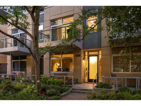 819 S PENNOYER ST, Portland, OR 97239 — photo 37