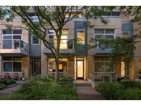 819 S PENNOYER ST, Portland, OR 97239 — photo 38