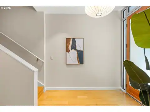 819 S PENNOYER ST, Portland, OR 97239 — photo 4