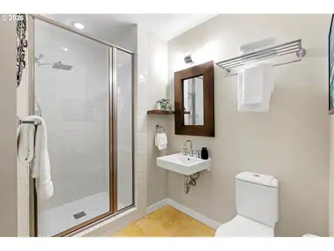 819 S PENNOYER ST, Portland, OR 97239 — photo 6