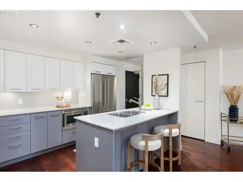 1310 NW NAITO PKWY #805, Portland, OR 97209 — photo 9