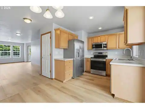 400 SE 2ND ST, Troutdale, OR 97060 — photo 10