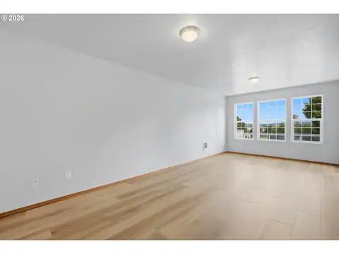 400 SE 2ND ST, Troutdale, OR 97060 — photo 6