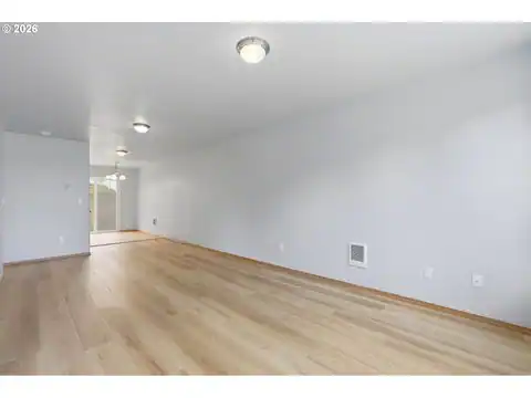 400 SE 2ND ST, Troutdale, OR 97060 — photo 8